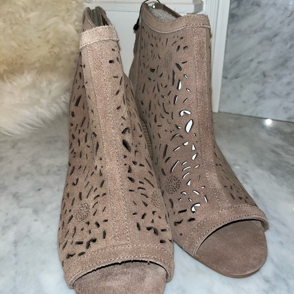 NEW! American Rag Womens Glia Suede Perforated Shooties, Various Sizes - Picture 5 of 13